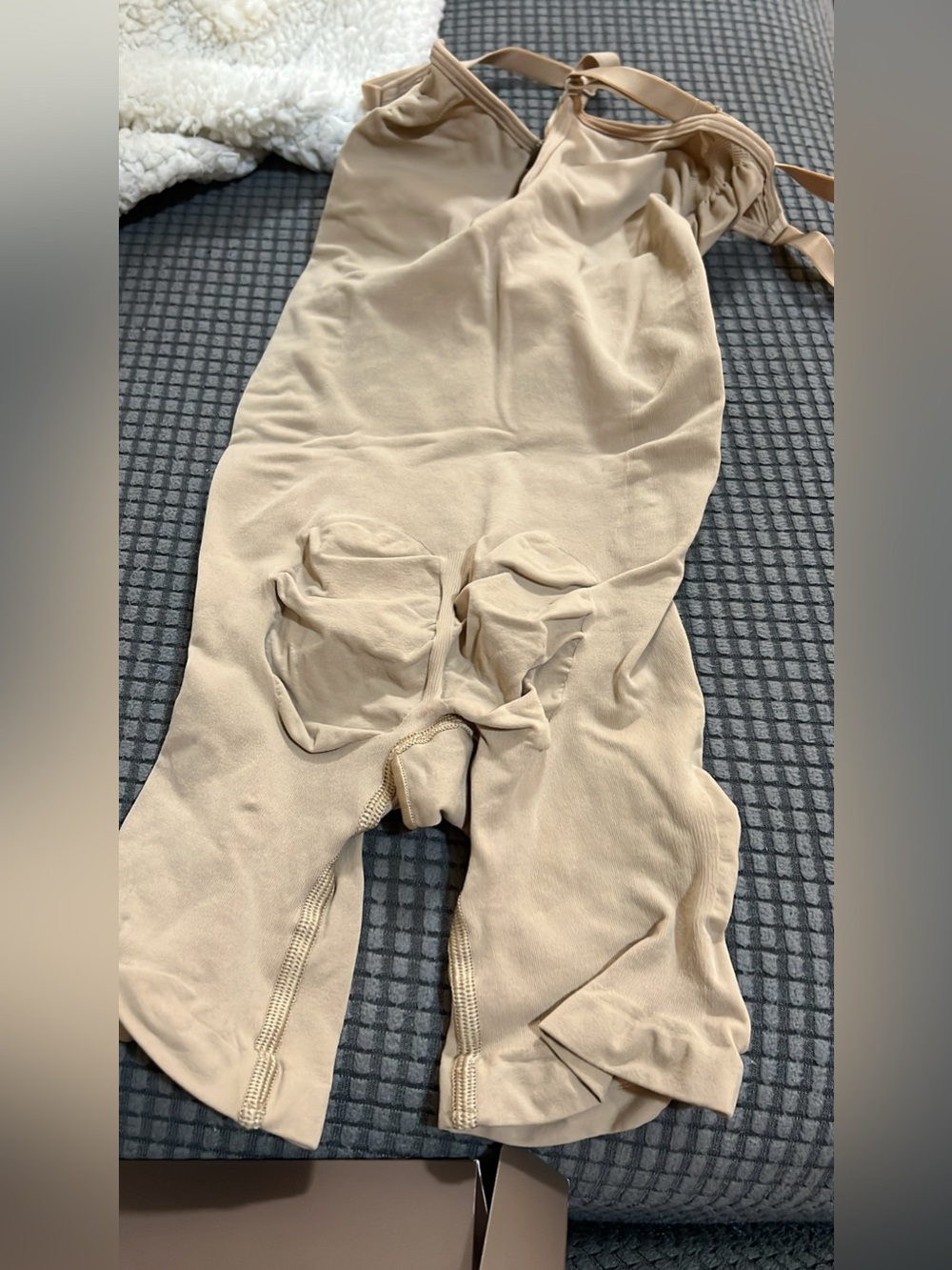 SKIMS Seamless Shapewear Bodysuit in clay - Picture 3 of 4